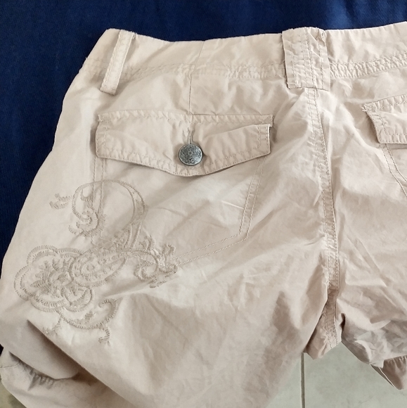 Shorts - Picture 3 of 4